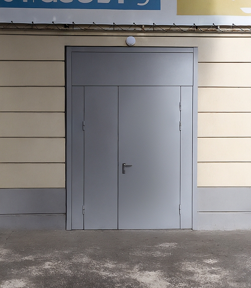 Техническая стальная дверь нестандартной конструкции Техническая стальная дверь нестандартной конструкции