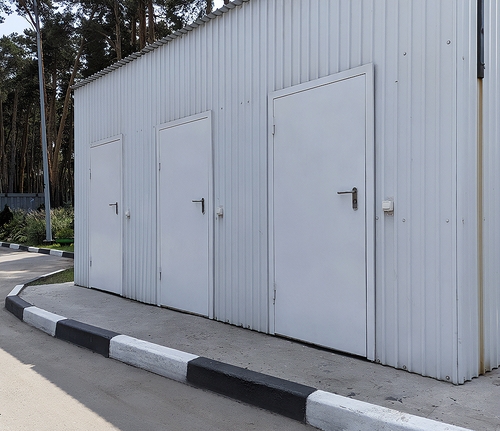 Наружные двери для электрощитовой Наружные двери для электрощитовой